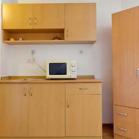 Nexus Near Airport Apartment *