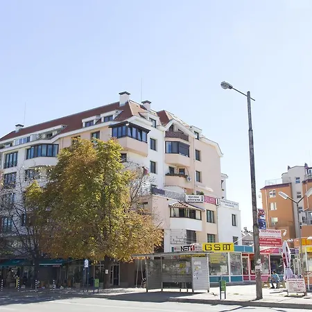 Nexus Near Airport Appartement *